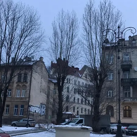 центральна частина міста ,гарний район.