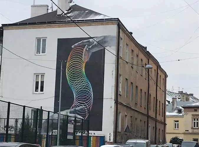 центр міста In The Center Of поруч громадська парковка *